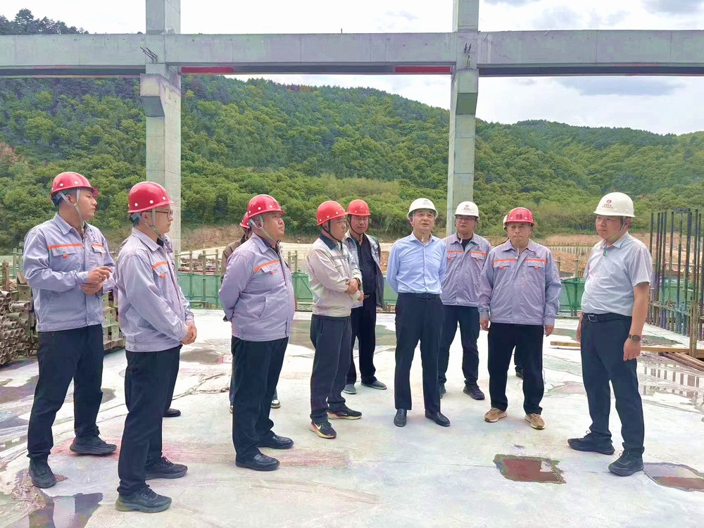 黃陵礦業(yè)集團(tuán)黨委副書記、總經(jīng)理趙小兵“五一”期間深入天工公司基層項(xiàng)目檢查指導(dǎo)