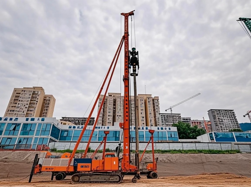 陜煤建設(shè)天工公司土建第二十七項(xiàng)目部：從“施工”到“綠建”，環(huán)保鉆機(jī)為浐灞住宅項(xiàng)目注入生態(tài)動(dòng)能