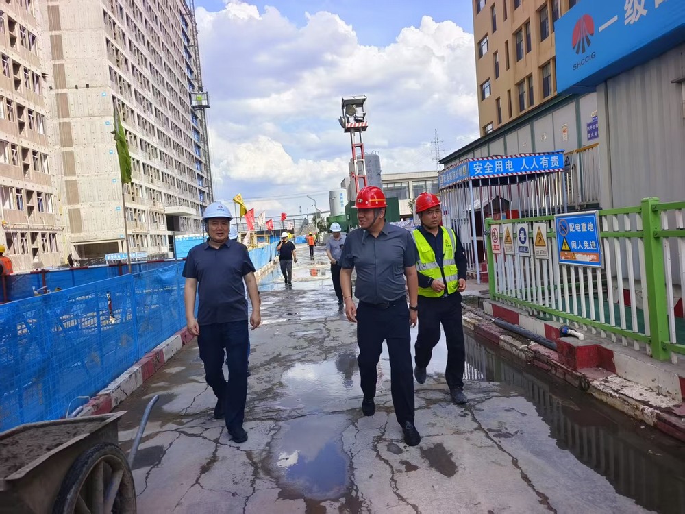 陜西省建設(shè)工程質(zhì)量安全監(jiān)督總站站長鄭海平一行蒞臨檸條塔煤礦新建3#、4#員工公寓樓項目檢查指導工作