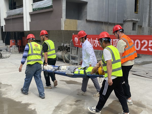 陜煤建設(shè)大秦置業(yè)公司：山水逸境項(xiàng)目開(kāi)展高處墜落應(yīng)急救援演練