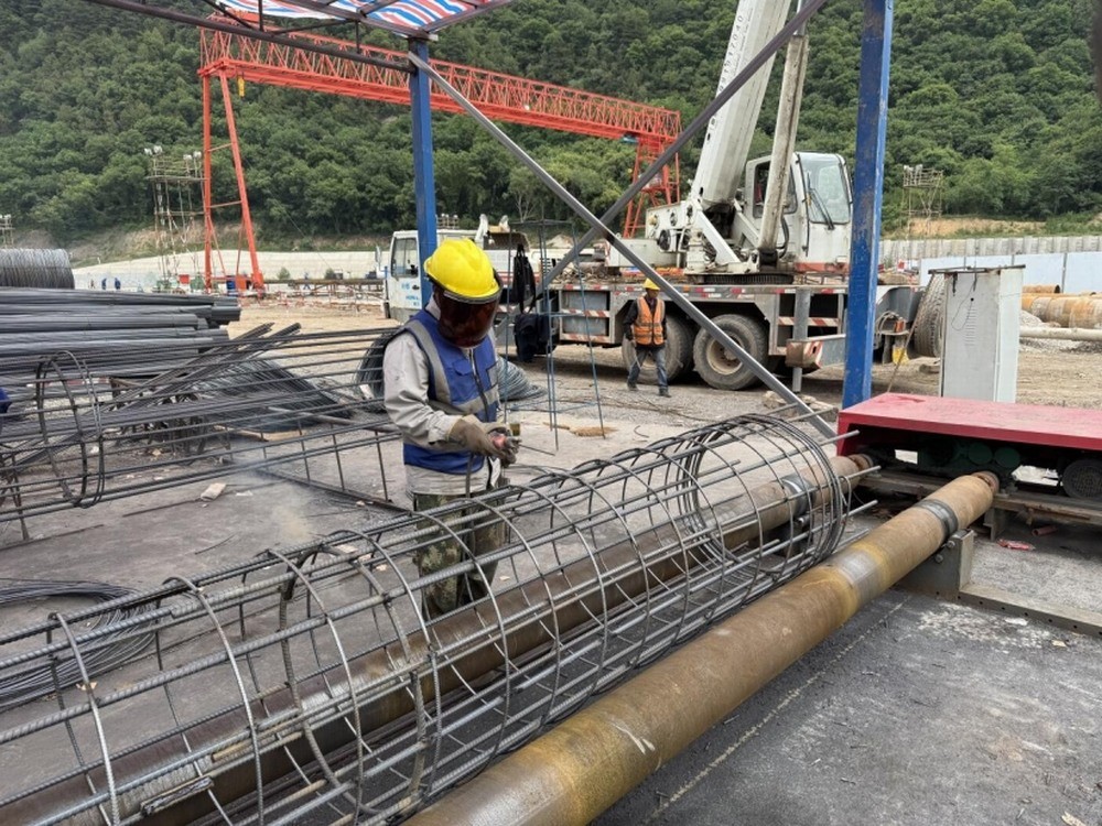 陜煤建設(shè)銅煤公司：黃陵店頭電廠二期建設(shè)者迎“烤”驗(yàn)，千根樁基提前拔地而起