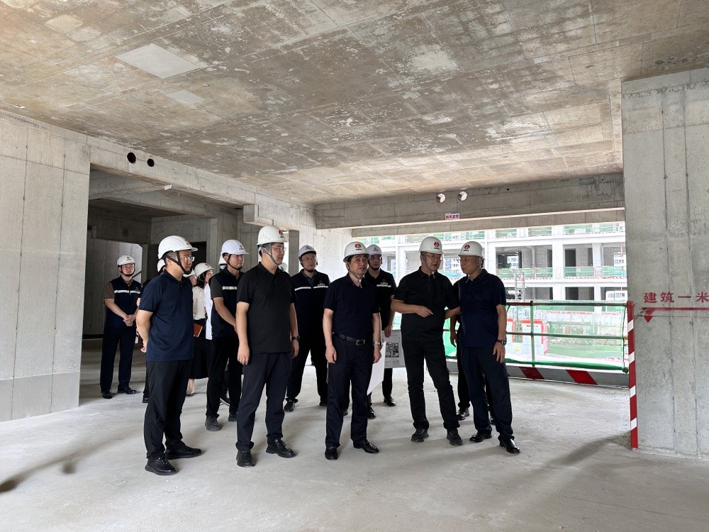 陜煤實業(yè)集團黨委書記、董事長、總經(jīng)理胡守平深入天工公司基層項目檢查指導