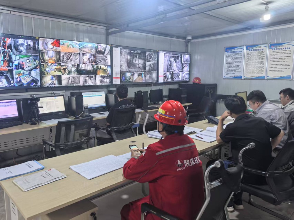 陜煤建設(shè)礦建二公司郭家灘項(xiàng)目部：多層密織安全防護(hù)網(wǎng)