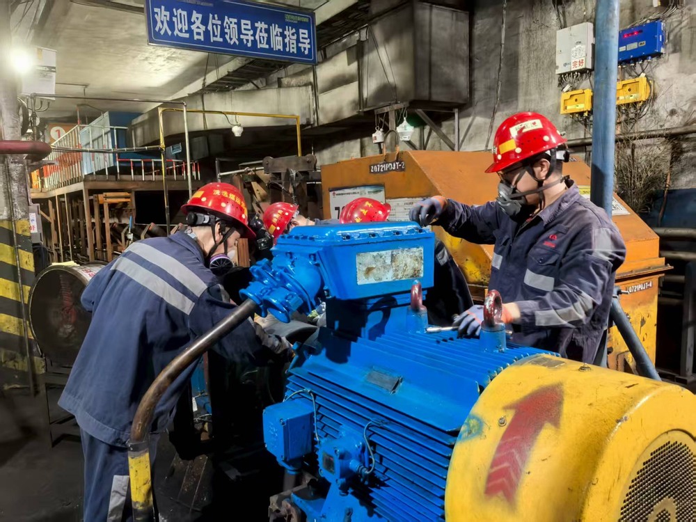 陜煤建設(shè)洗選煤運(yùn)營(yíng)公司檸條塔運(yùn)營(yíng)項(xiàng)目部：汗水浸透工裝色，高溫檢修護(hù)生產(chǎn)