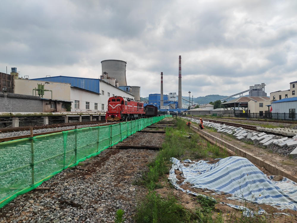 陜煤建設(shè)路橋分公司黃陵項目部迎雨季、戰(zhàn)酷暑、攻堅沖刺保工期