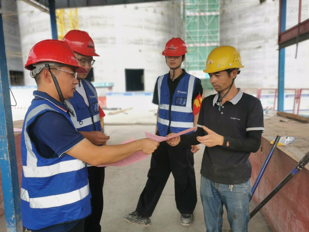 “炎值”勁爆！看陜煤建設(shè)韓城分公司土建十一項目部如何積極應(yīng)對高溫“烤”驗