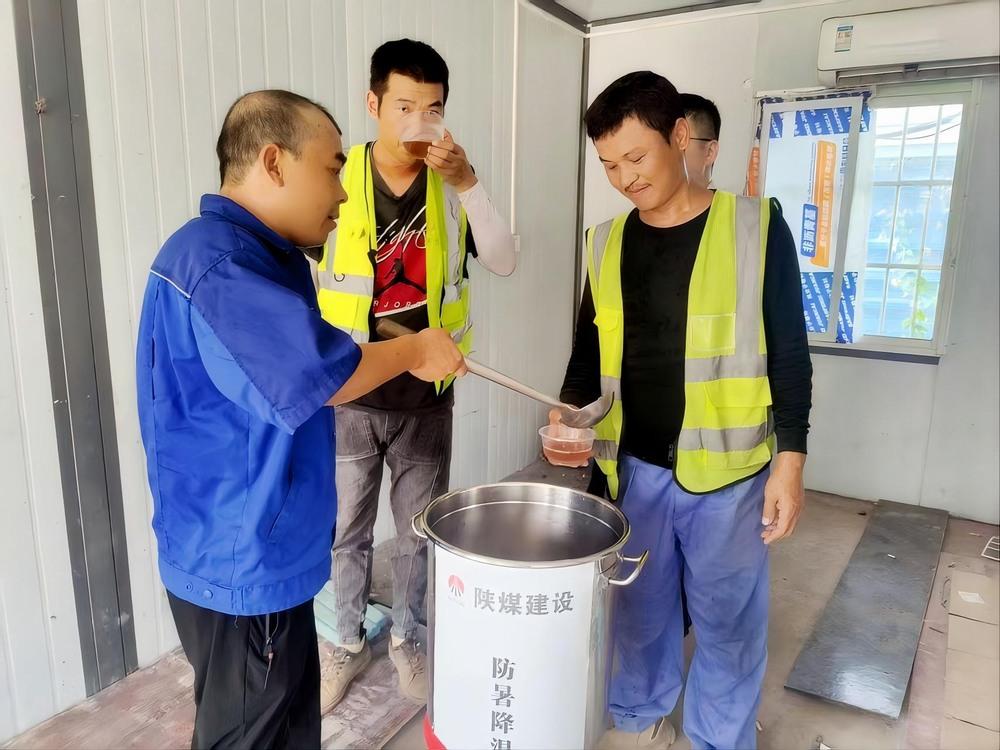 陜煤建設路橋分公司荊州項目部戰(zhàn)高溫、守安全、保進度