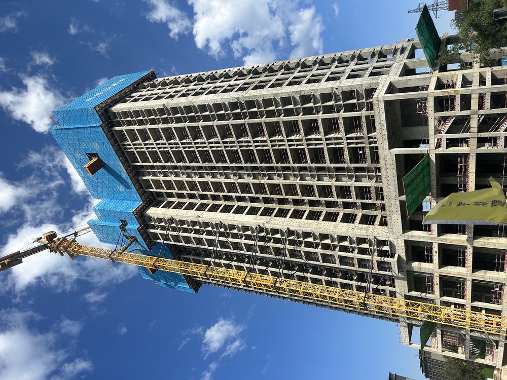 陜煤建設(shè)榆林公司承建的祥和家園1號樓項目主體結(jié)構(gòu)提前54天封頂