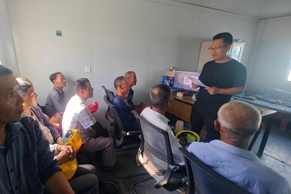 “薪”事落地！陜煤建設(shè)路橋分公司專項(xiàng)監(jiān)督讓農(nóng)民工子女安心上學(xué)