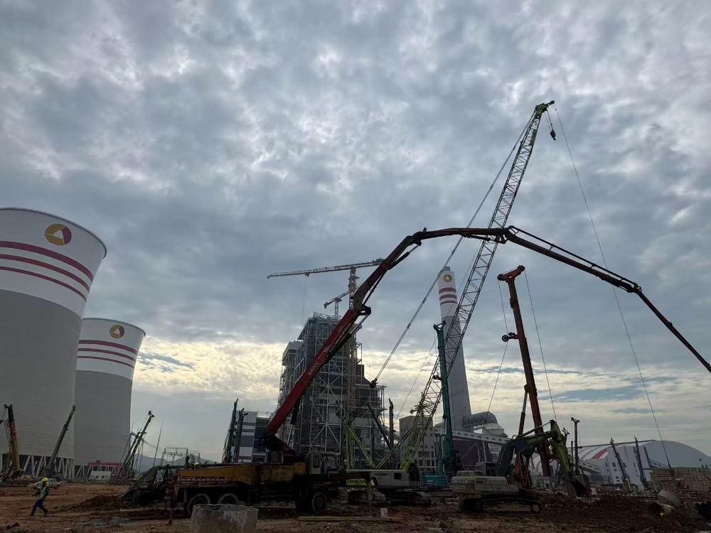 24小時(shí)鏖戰(zhàn)！陜煤電力上高有限公司2x1000MW清潔煤電擴(kuò)建項(xiàng)目煤倉間灌注樁圓滿完成