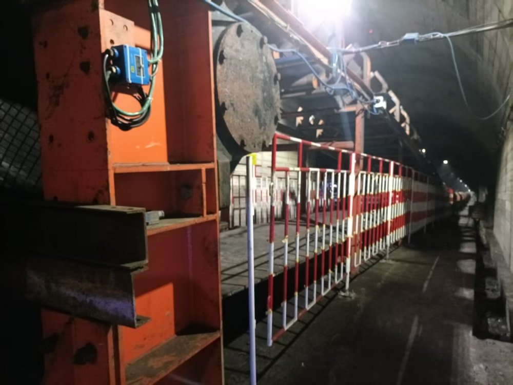 秋實(shí)映礦建！陜煤建設(shè)韓城分公司安裝第四項(xiàng)目部 施工的大佛寺礦4煤西部膠帶大巷二部帶式輸送機(jī)延伸設(shè)備安裝工程圓滿通過竣工預(yù)驗(yàn)收