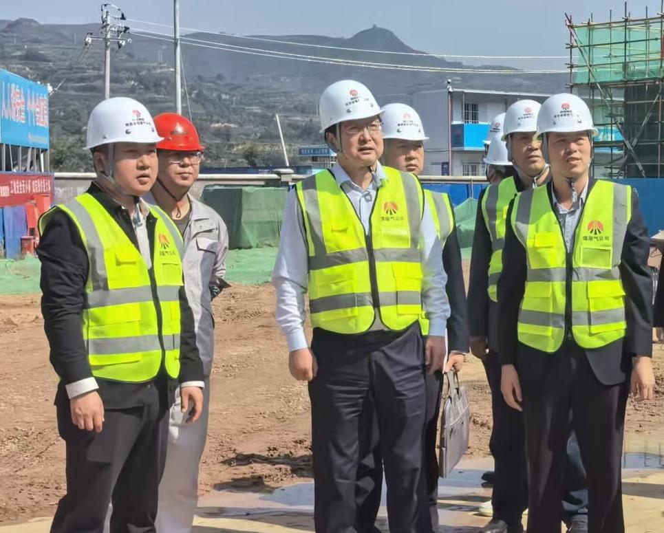 陜西省煤層氣黨委委員、紀(jì)委書(shū)記董巨國(guó)一行深入天工公司土建第二十一項(xiàng)目部開(kāi)展節(jié)前檢查指導(dǎo)工作