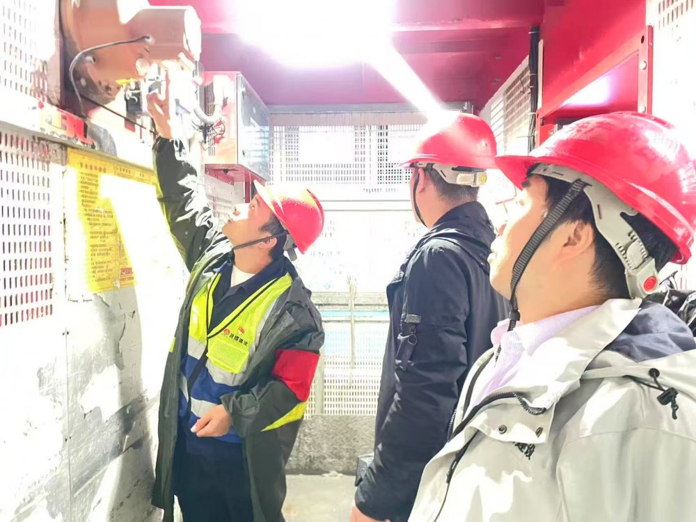 陜煤建設(shè)韓城分公司土建二項(xiàng)目部：安全不下線，青春在一線