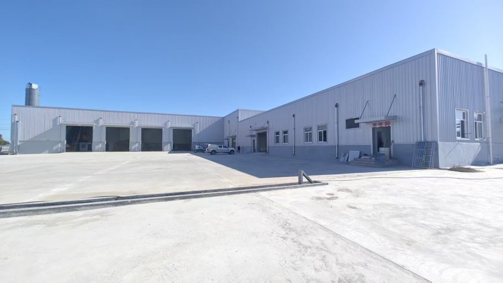 陜煤建設路橋分公司胡家河煤礦二號風井及附屬工程膠輪車庫、材料庫、砂石料庫工程通過預驗收