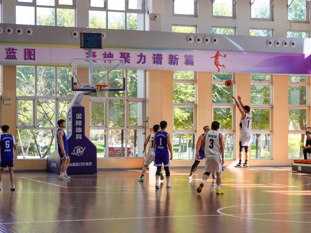 以球會(huì)友促協(xié)作 賽場拼搏展風(fēng)采