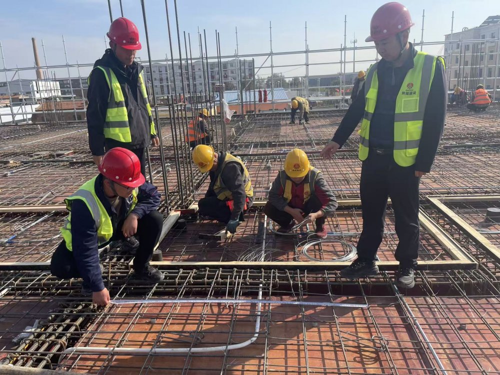 陜煤建設(shè)內(nèi)蒙古分公司第一項(xiàng)目部：一團(tuán)隊(duì)攻堅(jiān)雙項(xiàng)目，全力沖刺四季度“全年紅”