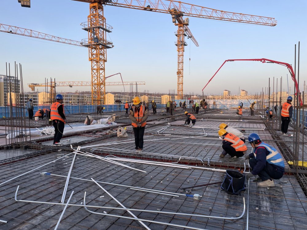 陜煤建設(shè)內(nèi)蒙古分公司準旗一中項目部：多工種協(xié)同攻堅 跑出施工“加速度”