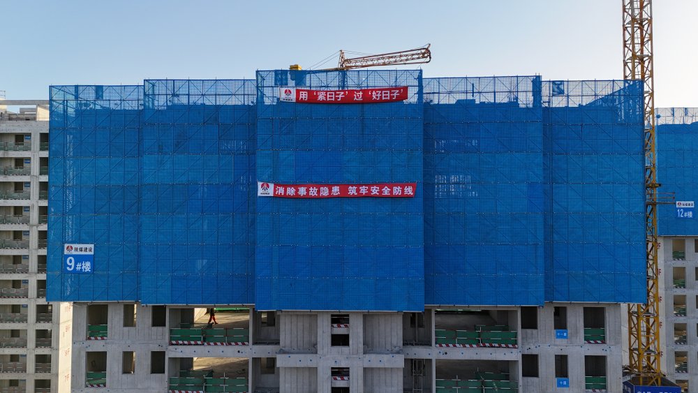 陜煤建設(shè)天工公司：“鋼鐵巨龍”護(hù)外，“靈活氣囊”固內(nèi)