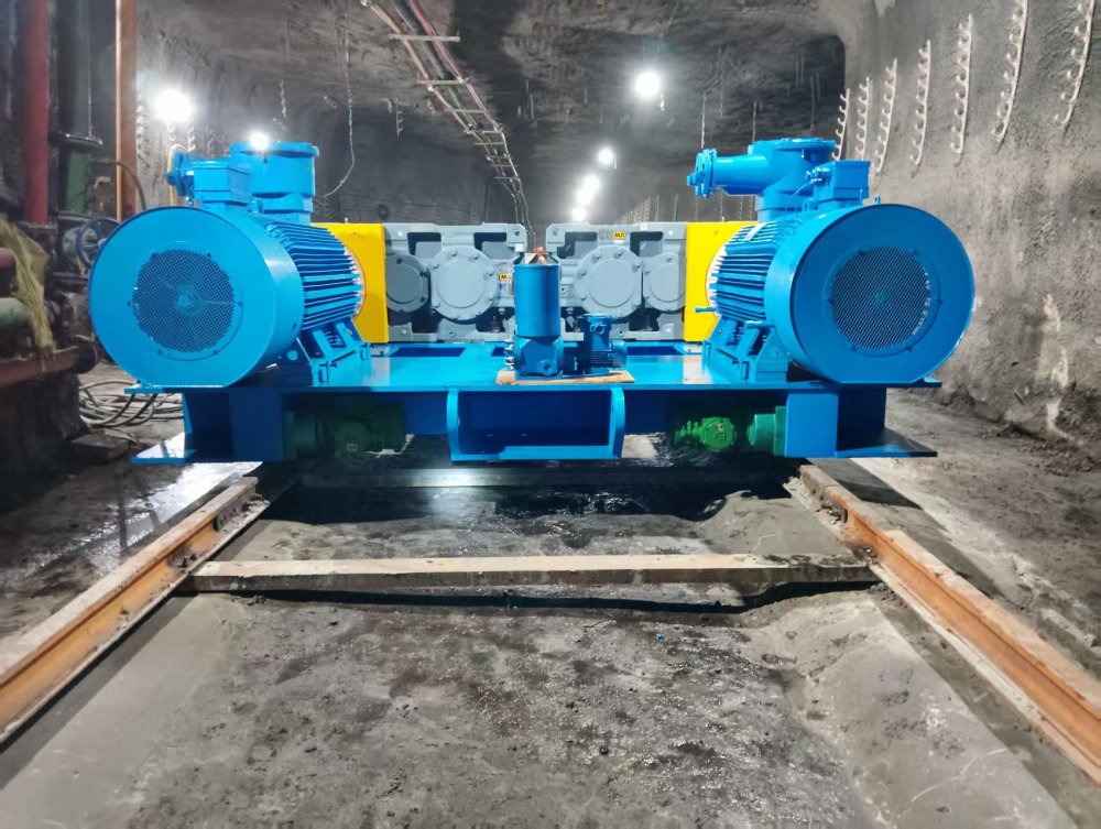 陜煤建設(shè)機(jī)電安裝公司神府項目部順利完成齒輥式破碎機(jī)安裝