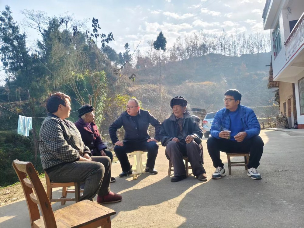 陜煤建設(shè)定點幫扶村：冬日入戶送服務(wù) 民生保障“不降溫”