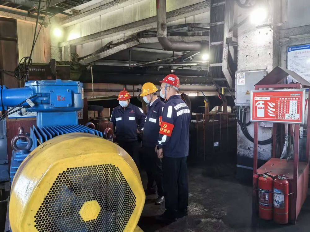 陜煤建設(shè)洗選煤運營公司檸條塔運營項目部黨支部開展“黨建護(hù)航保安全 年末攻堅顯擔(dān)當(dāng)”主題黨日活動