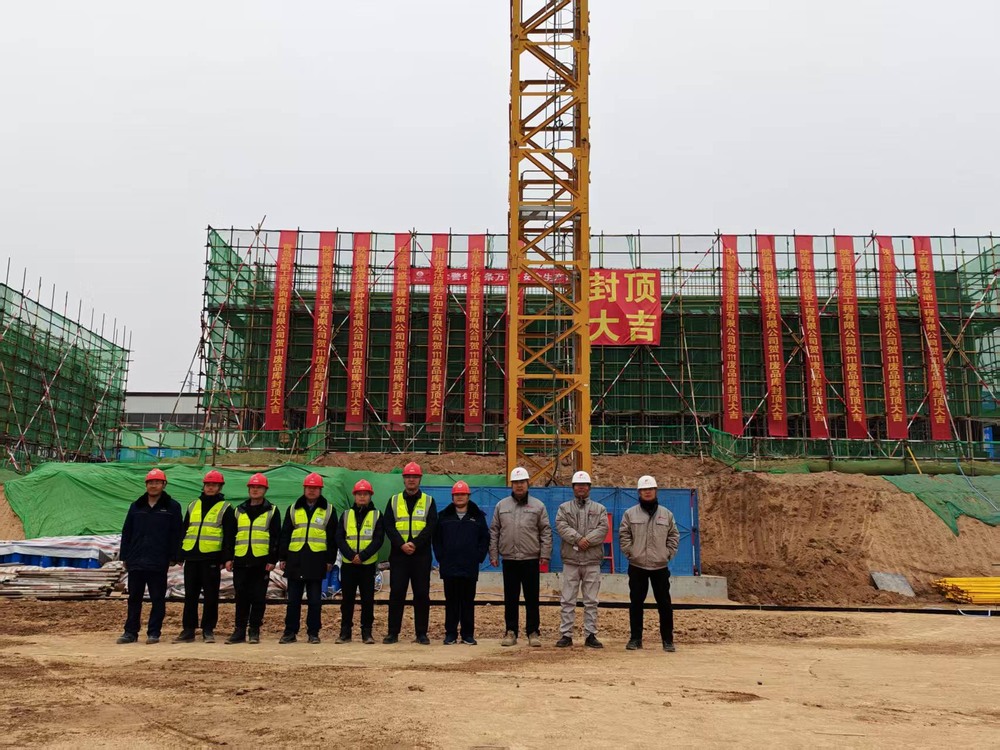 陜煤建設(shè)銅煤公司：年產(chǎn)四萬(wàn)噸高檔鋰電電解銅箔項(xiàng)目廢品庫(kù)工程順利封頂