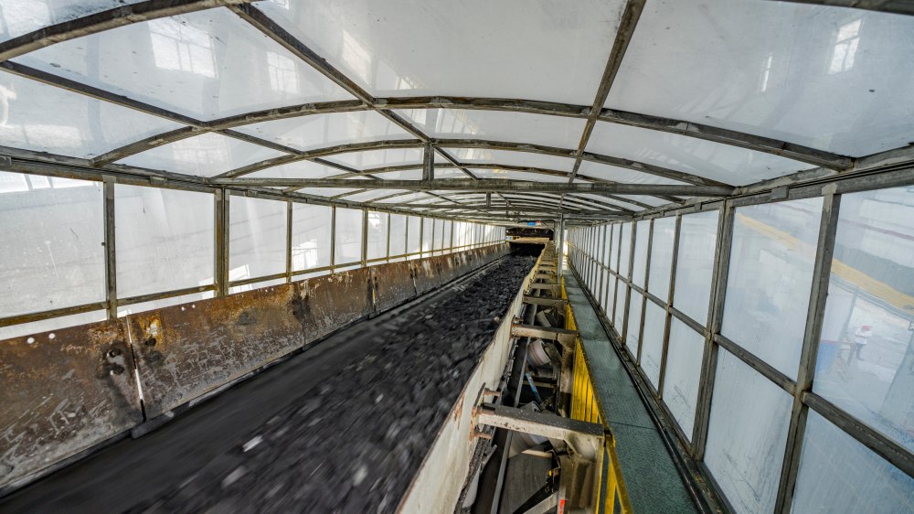 陜煤建設(shè)機(jī)電安裝公司小保當(dāng)選煤廠技術(shù)改造項(xiàng)目干煤流系統(tǒng)安裝工程帶煤試運(yùn)行圓滿(mǎn)成功