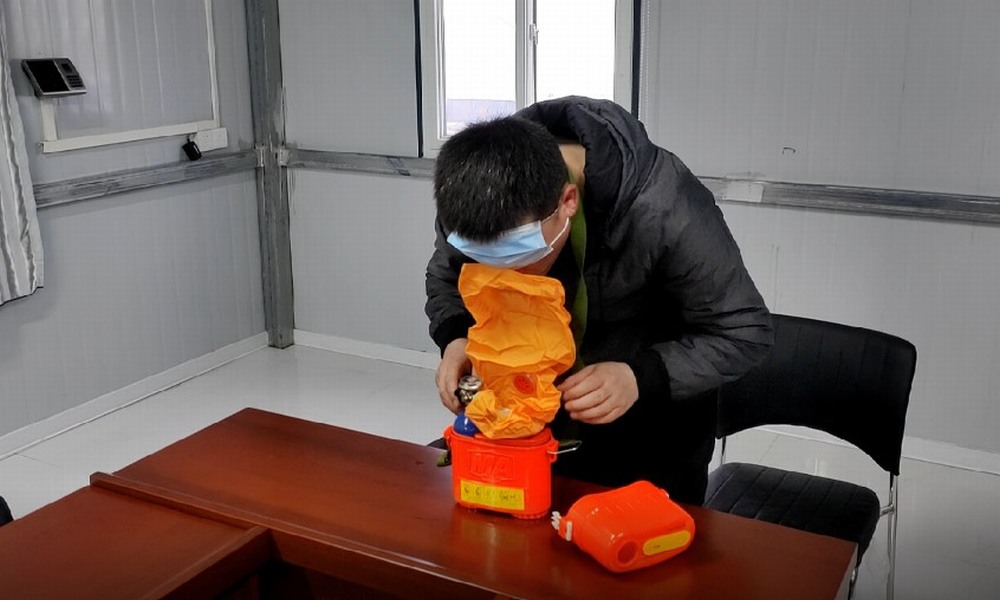 安全為基  扣緊“第一?？圩印?></div>
                                <div   id=