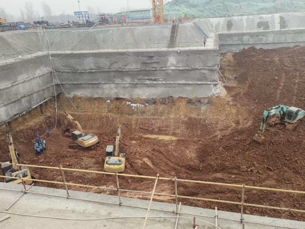 青春戰(zhàn)深坑 實干顯擔當