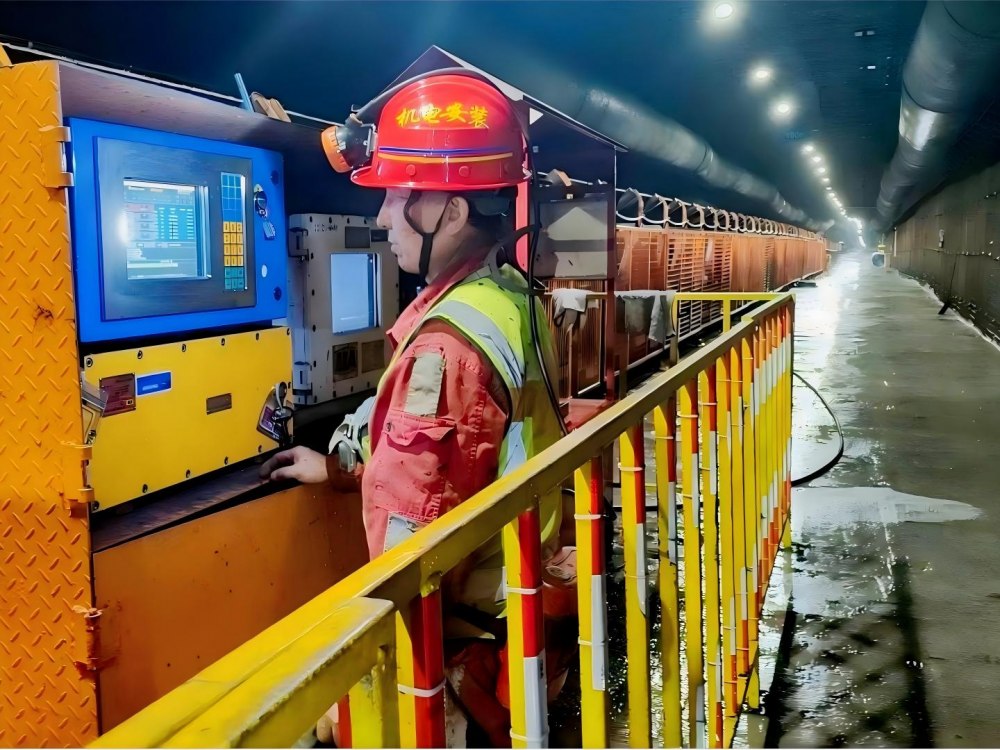 陜煤建設機電安裝公司：春節(jié)堅守保工期，奉獻擔當寫新篇！