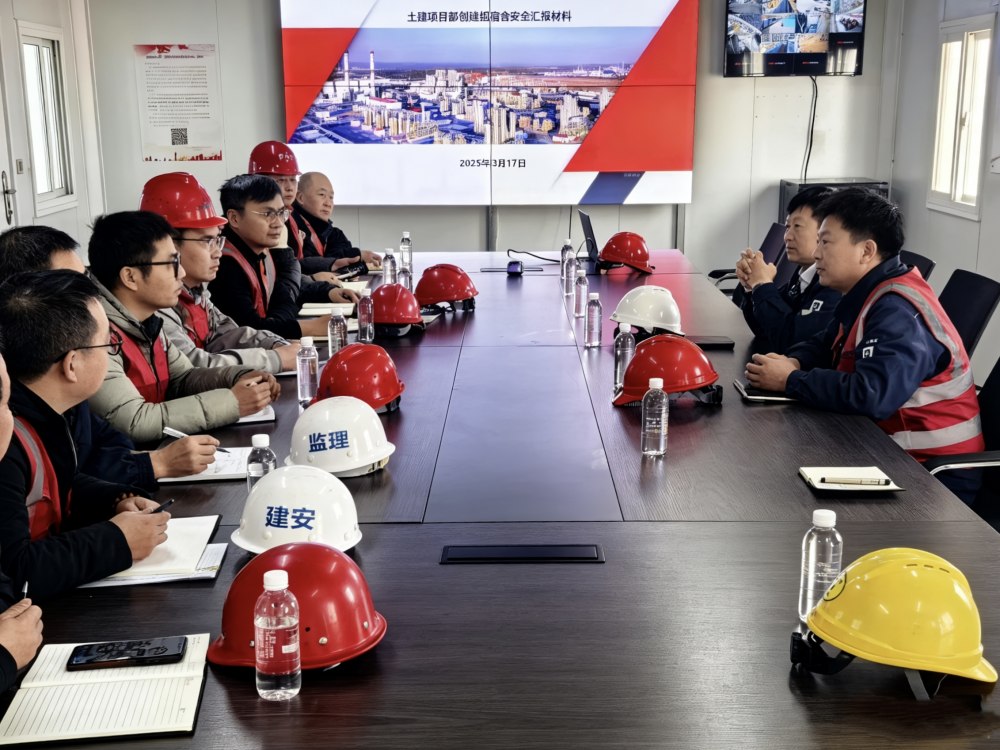 陜煤榆林化學(xué)公司副總經(jīng)理劉振虎深入天工公司基層項(xiàng)目部檢查指導(dǎo)工作