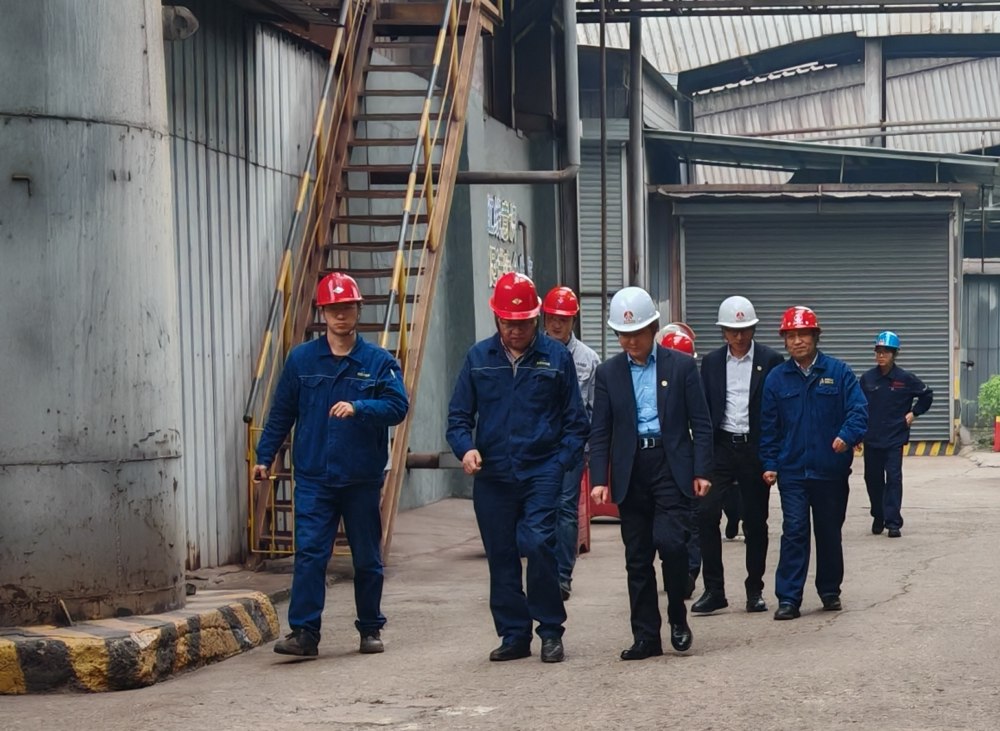 陜煤灃京新型能源科技有限公司董事長(zhǎng)楊剛深入漢中分公司項(xiàng)目一線調(diào)研指導(dǎo)工作