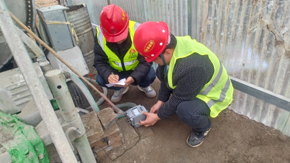 陜煤建設(shè)路橋分公司彬長(zhǎng)項(xiàng)目部開(kāi)展春季電氣預(yù)防性試驗(yàn)，筑牢安全防線