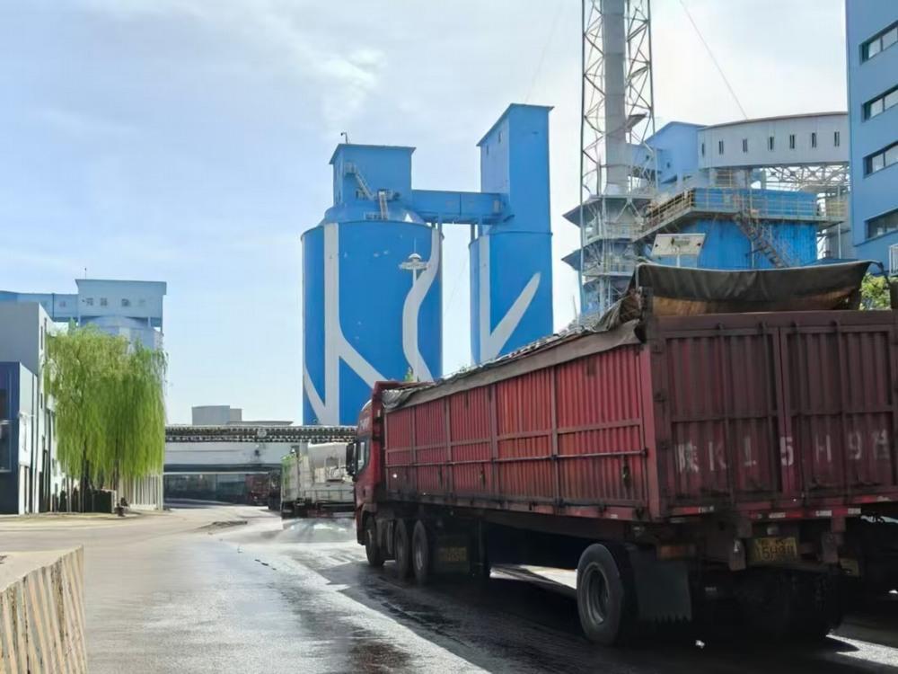 陜煤建設(shè)洗選煤運(yùn)營公司紅柳林洗煤廠項目部： 風(fēng)卷黃沙礪劍 固守紅柳安堤